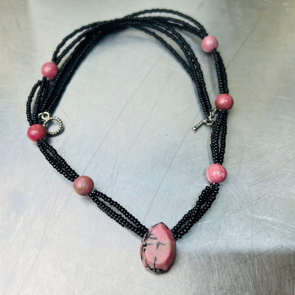 Stunning Artisan Pink Rhodonite and Black seed bead Necklace - Picture 4 of 5